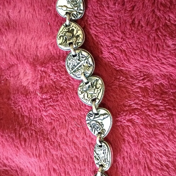 Lot of Bracelets and a broach - Picture 3 of 7